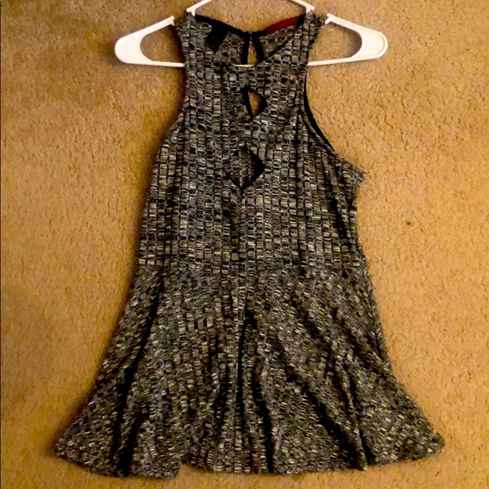 Buckle keyhole tank
